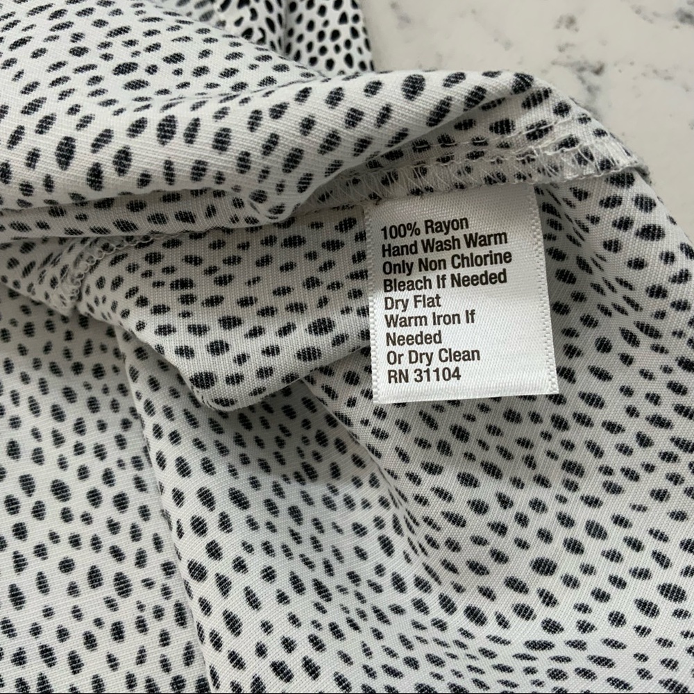 Madison White & Black Animal Dot Sleeveless Shift Dress 
Size Medium 
New - Picture 7 of 8